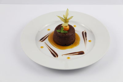 Close-up of chocolate cake in plate on table