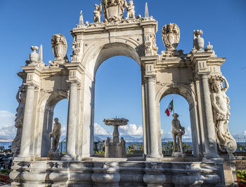 Fountain of giant in naples