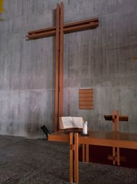 Empty chairs and table against wall in building