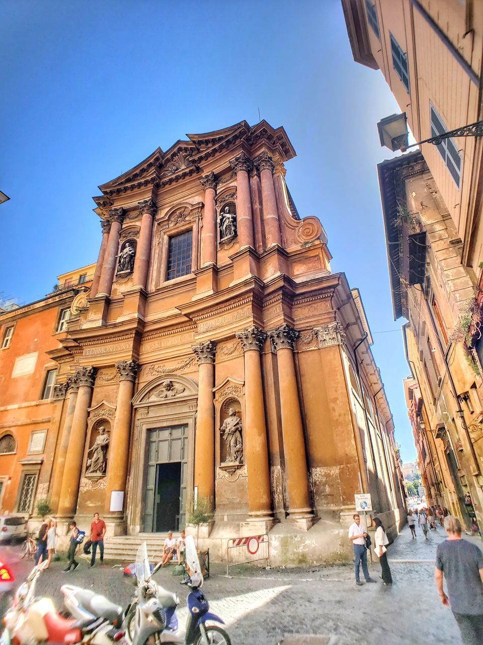 GROUP OF PEOPLE IN HISTORIC BUILDING