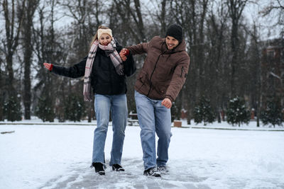 Winter date ideas to cozy up. cheap first-date ideas for winter love dating outdoors. cold season