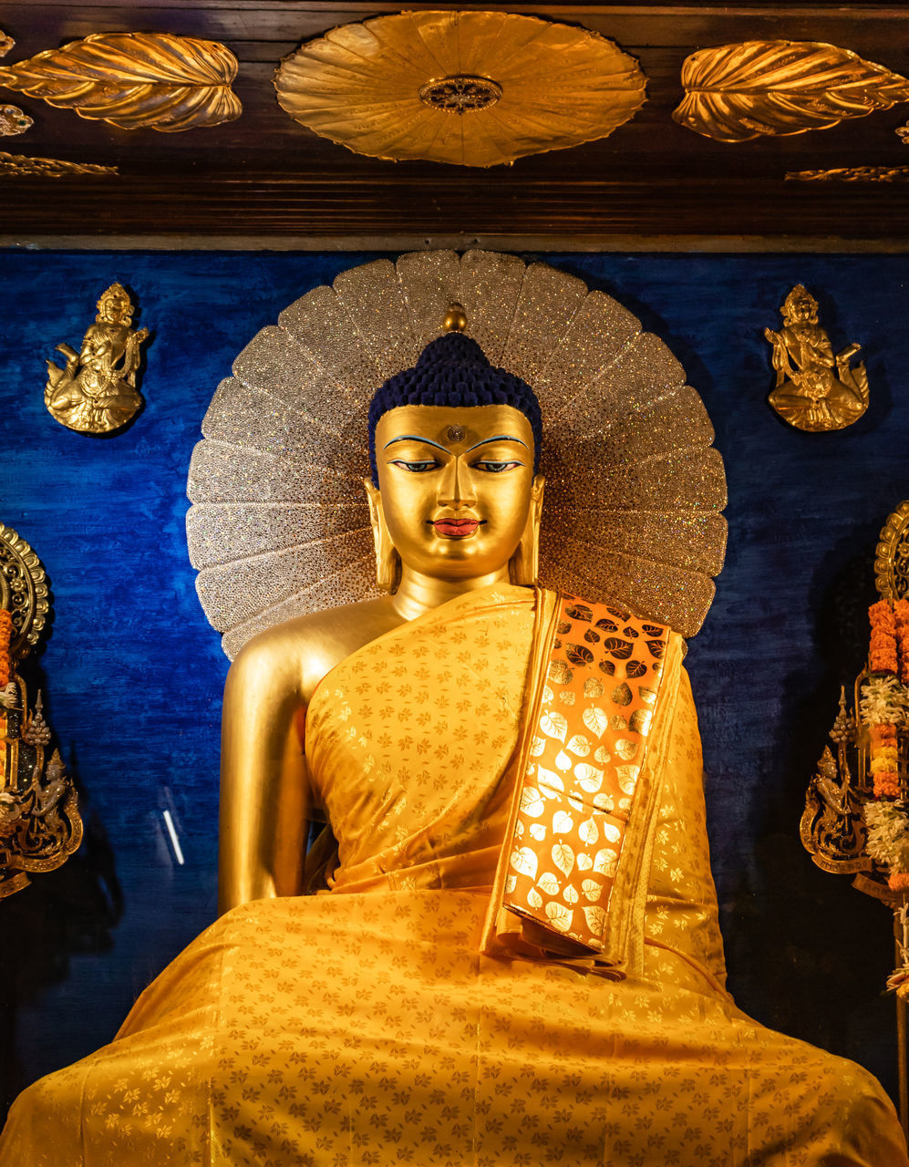 STATUE OF BUDDHA IN TEMPLE