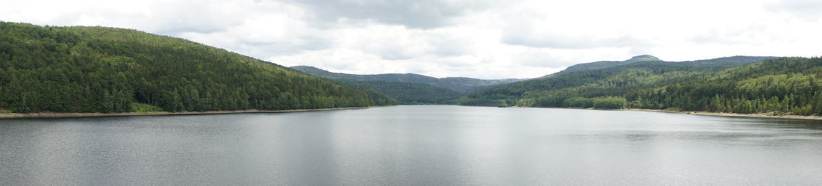 Panoramic view of lake and mountains against sky