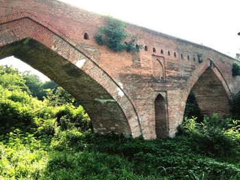 Low angle view of arch bridge against clear sky