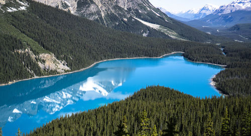 Panoramic view of lake and mountains against sky