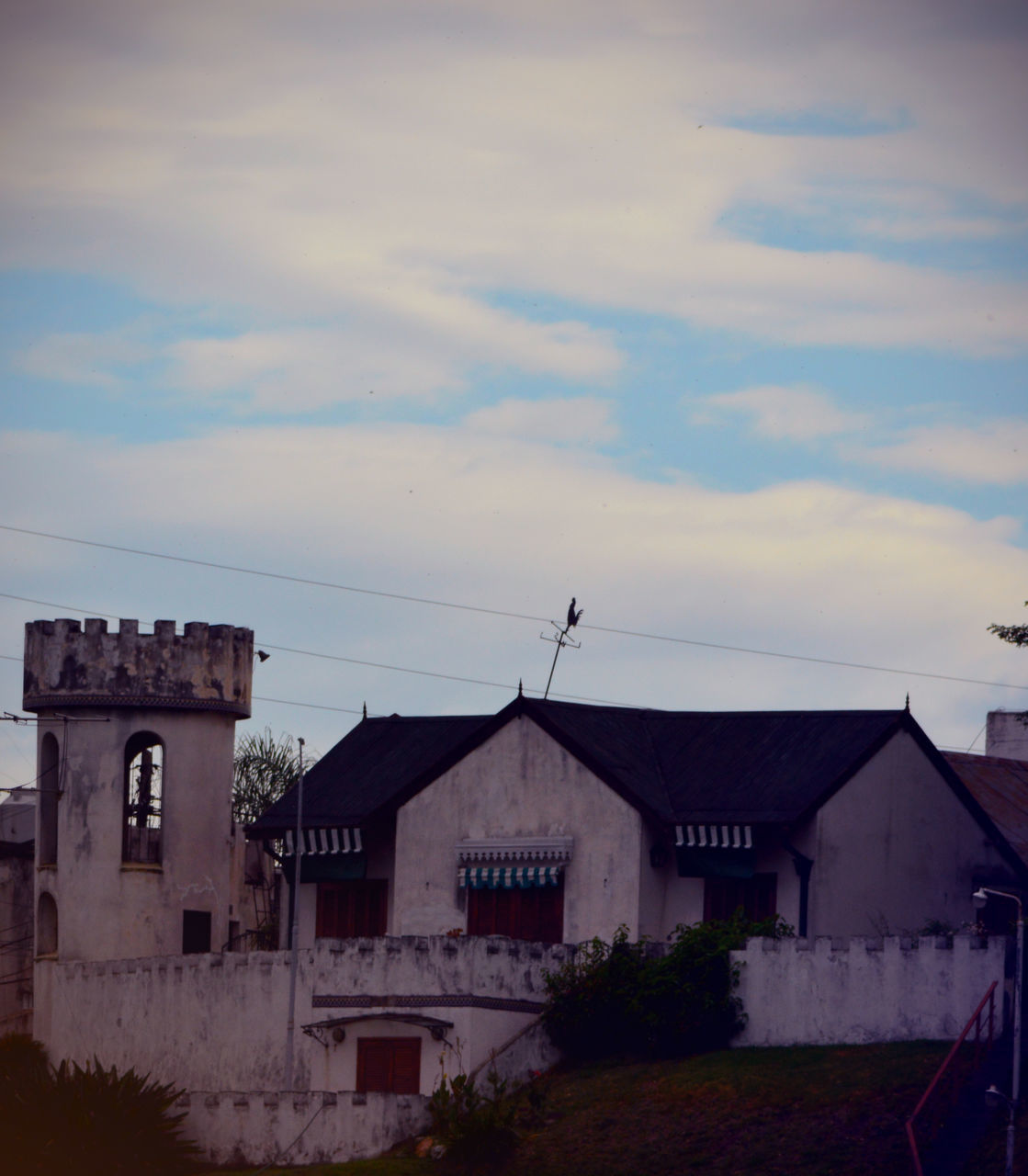 architecture, built structure, sky, building exterior, cloud - sky, outdoors, no people, town, exterior, nature, day