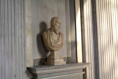 Bust by wall in museum