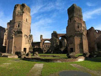 Old ruin building against sky