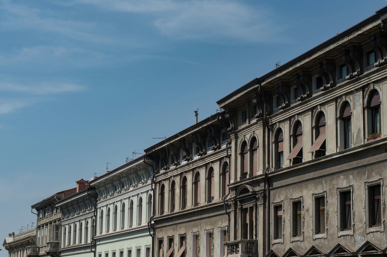 architecture, building exterior, sky, low angle view, built structure, day, history, outdoors, no people