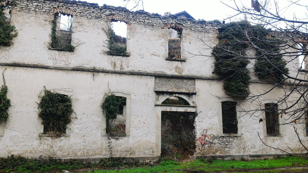 built structure, day, building exterior, window, outdoors, no people, architecture, backgrounds