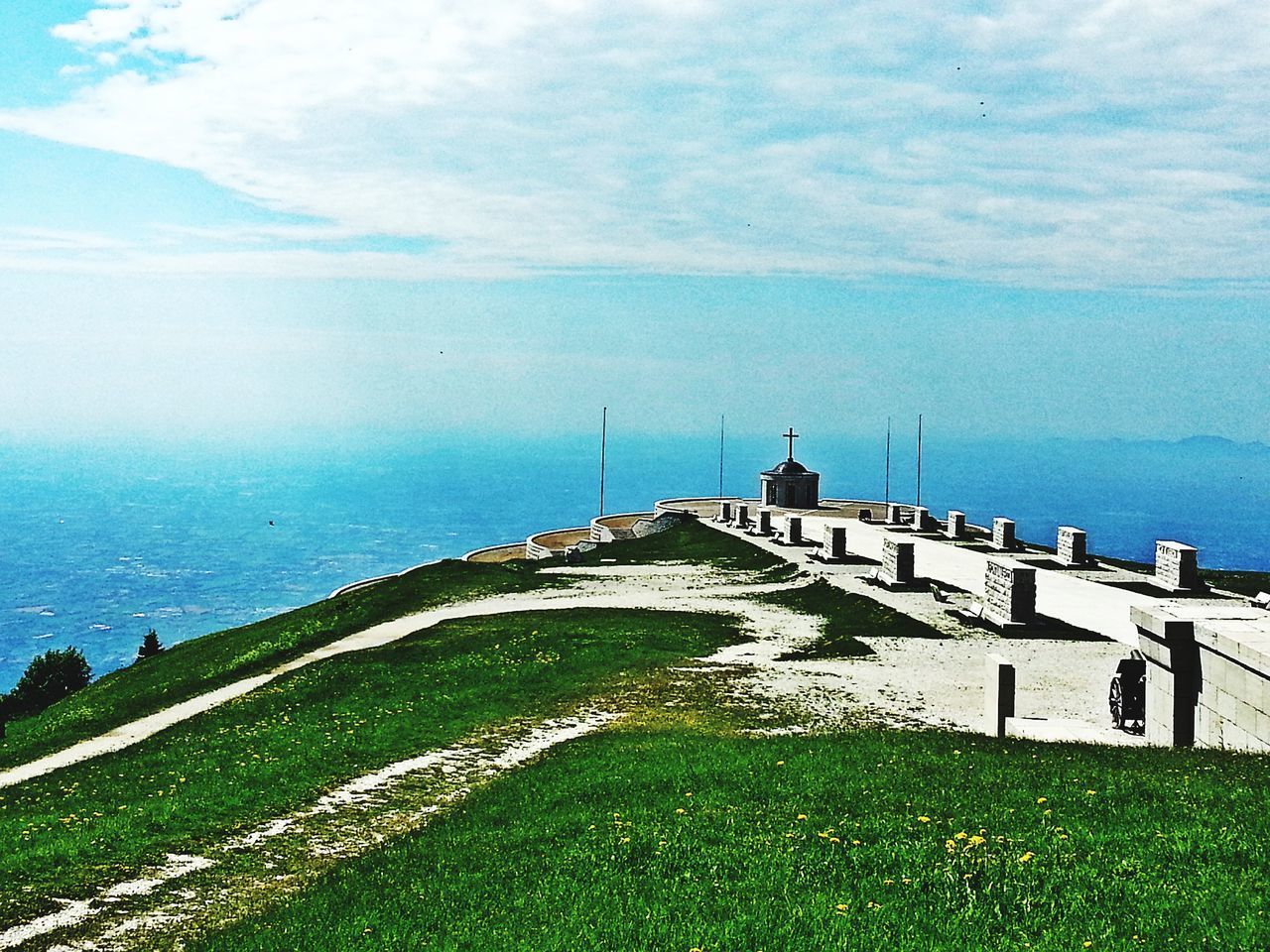 SCENIC VIEW OF SEA AGAINST BUILDINGS