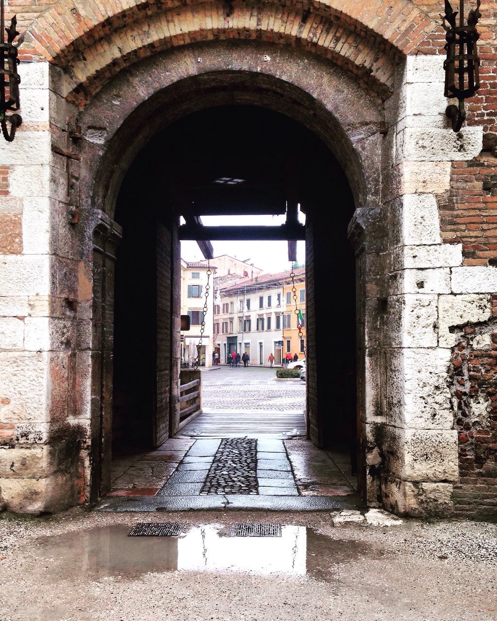 arch, architecture, built structure, building exterior, entrance, history, day, archway, the way forward, indoors, ancient, doorway, no people