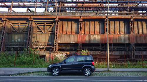 Car parked against building