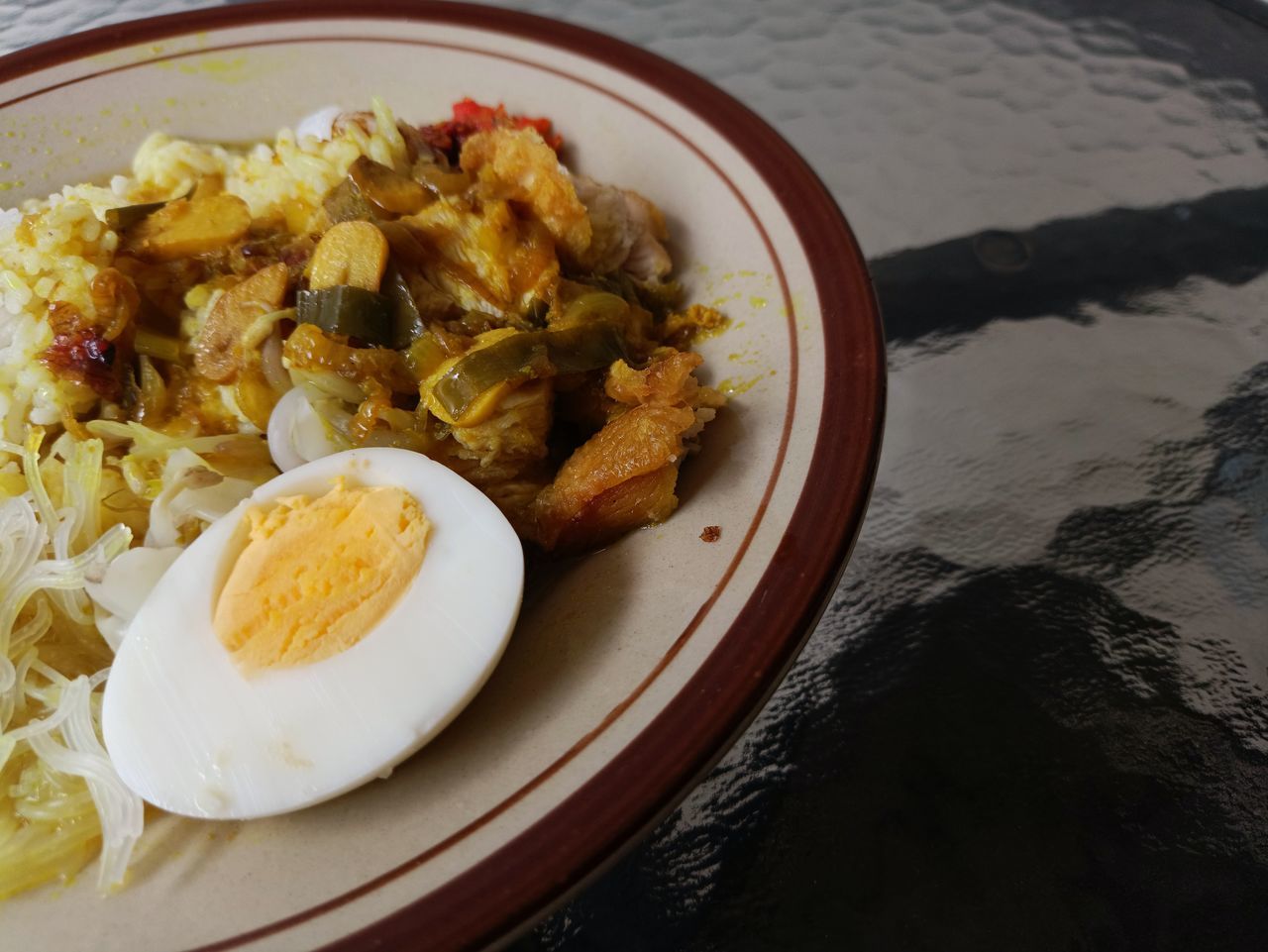 food and drink, food, meal, breakfast, healthy eating, egg, dish, freshness, wellbeing, cuisine, plate, no people, fried, table, meat, asian food, indoors, produce, curry, high angle view, vegetarian food, fast food, vegetable