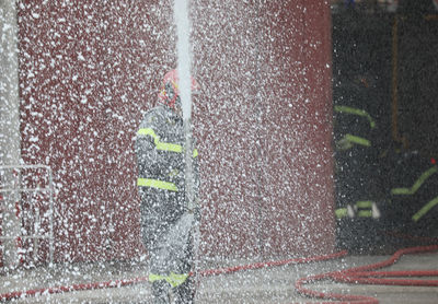 Man splashing water in city