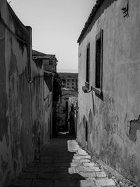 Narrow alley amidst buildings in city