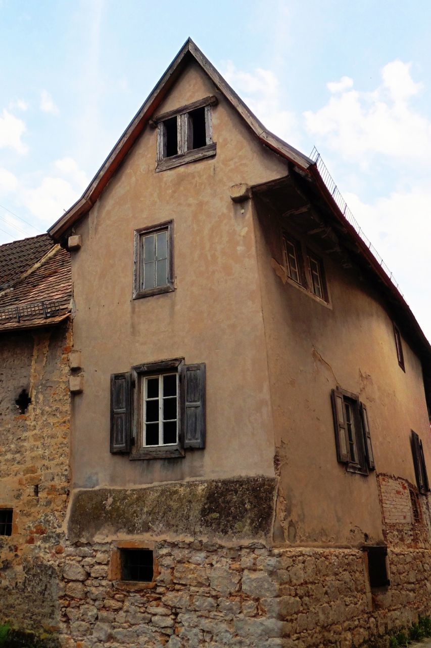 architecture, building exterior, built structure, window, low angle view, sky, residential structure, residential building, house, old, brick wall, building, day, outdoors, exterior, cloud, no people, cloud - sky, sunlight, stone wall