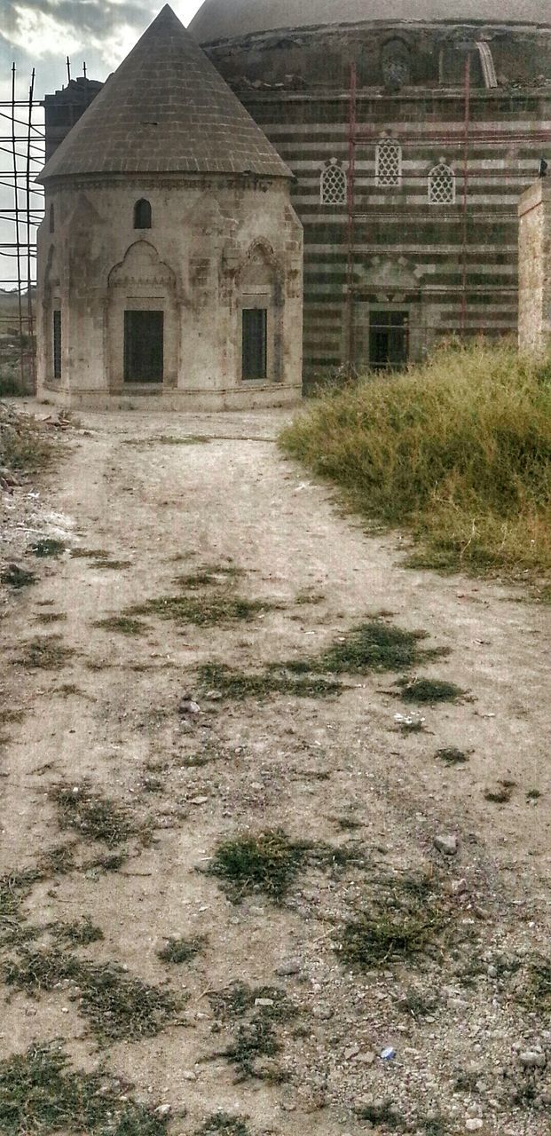 architecture, building exterior, built structure, house, old, abandoned, building, grass, residential structure, history, day, outdoors, stone wall, no people, residential building, damaged, the way forward, wall - building feature, exterior, brick wall