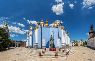 Statue of temple against sky