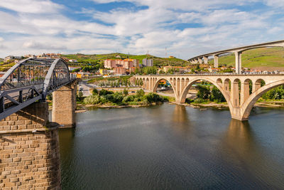 Steel bridge for pedestrians and bridges for traffic cross douro river at peso da regua, portugal