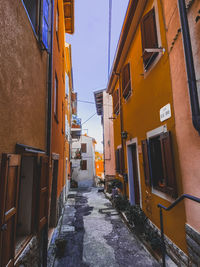 Narrow alley amidst buildings in city