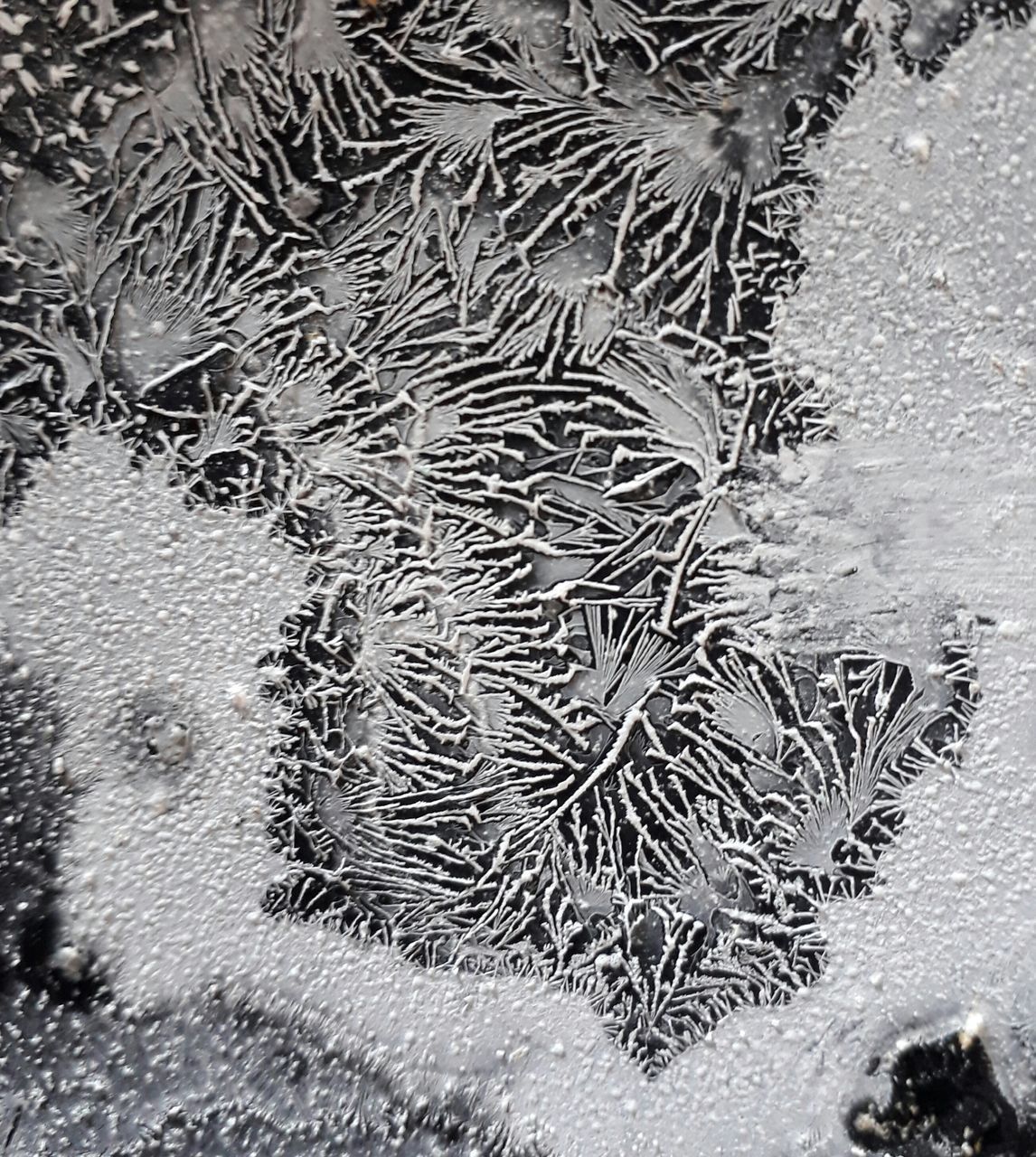 FULL FRAME SHOT OF SNOWFLAKES IN SNOW