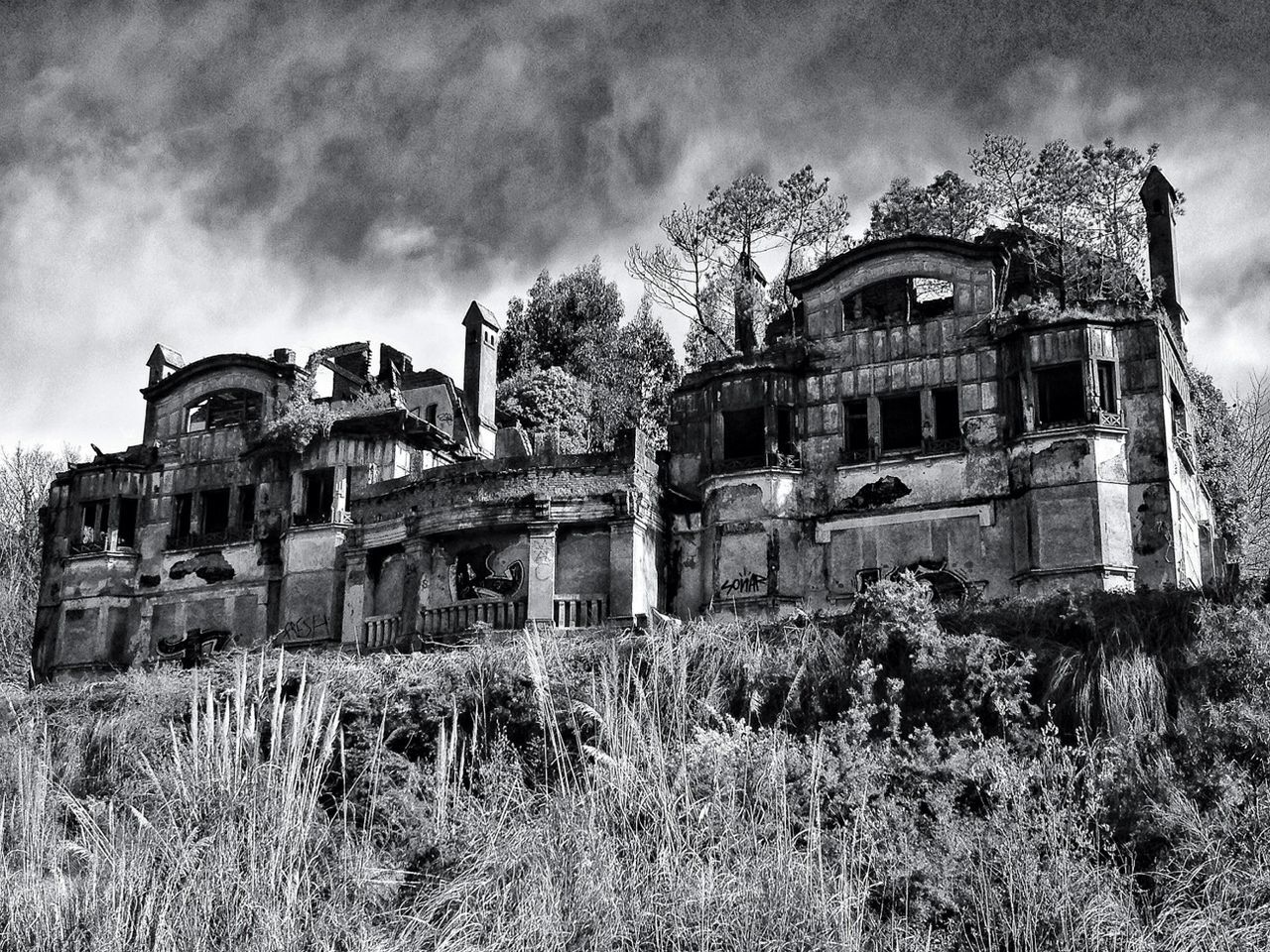 architecture, built structure, building exterior, sky, abandoned, old, grass, cloud - sky, damaged, obsolete, deterioration, history, run-down, low angle view, plant, field, old ruin, house, cloudy, cloud