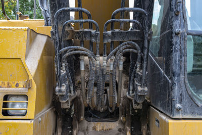 Hydraulic switchboard located in the front of the excavator, many hydraulic hoses visible.