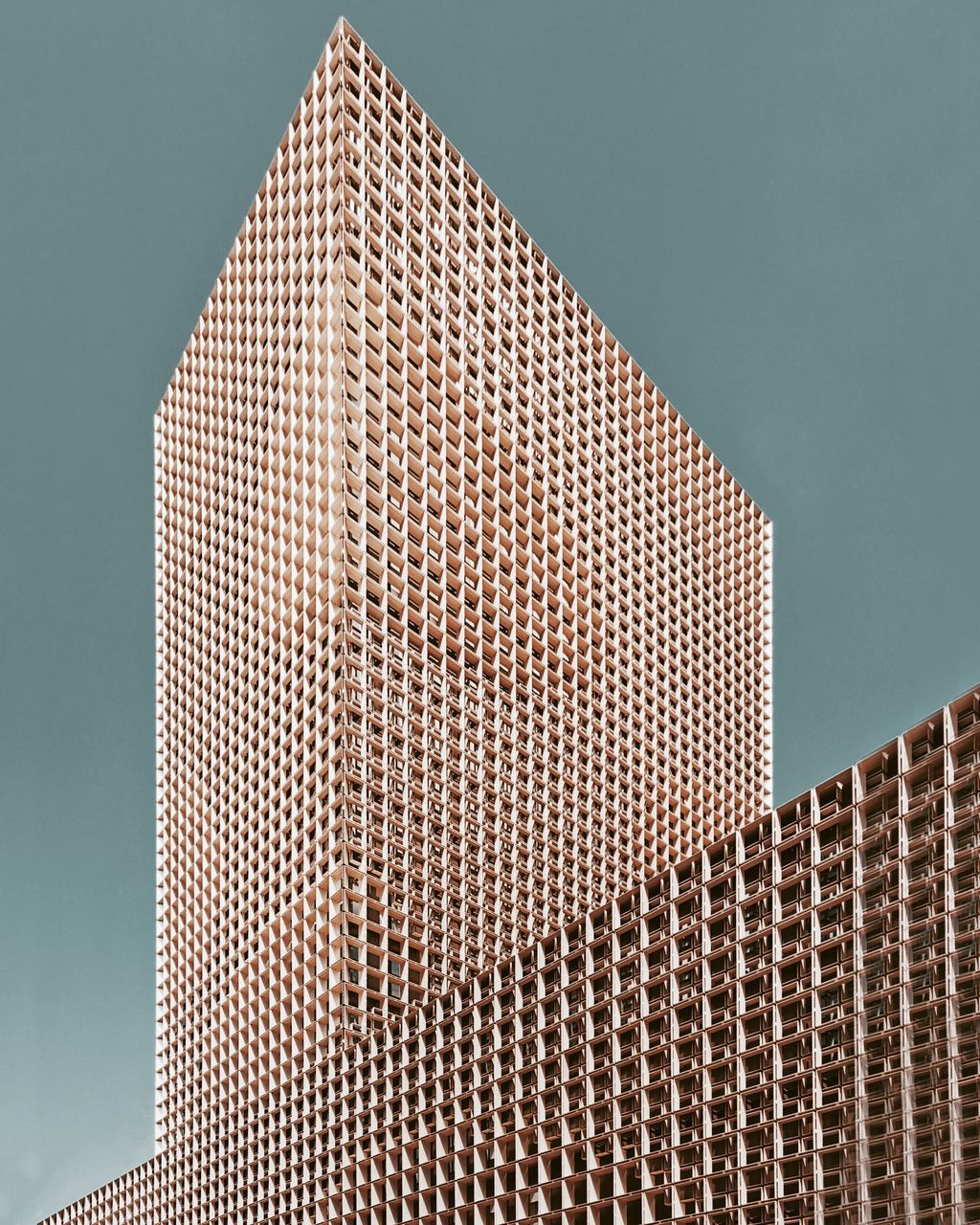 LOW ANGLE VIEW OF BUILDING AGAINST CLEAR SKY