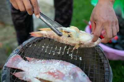 Cropped hand of man preparing food