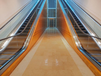 Mirrored escalator entrance