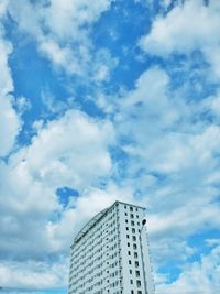 Low angle view of cloudy sky