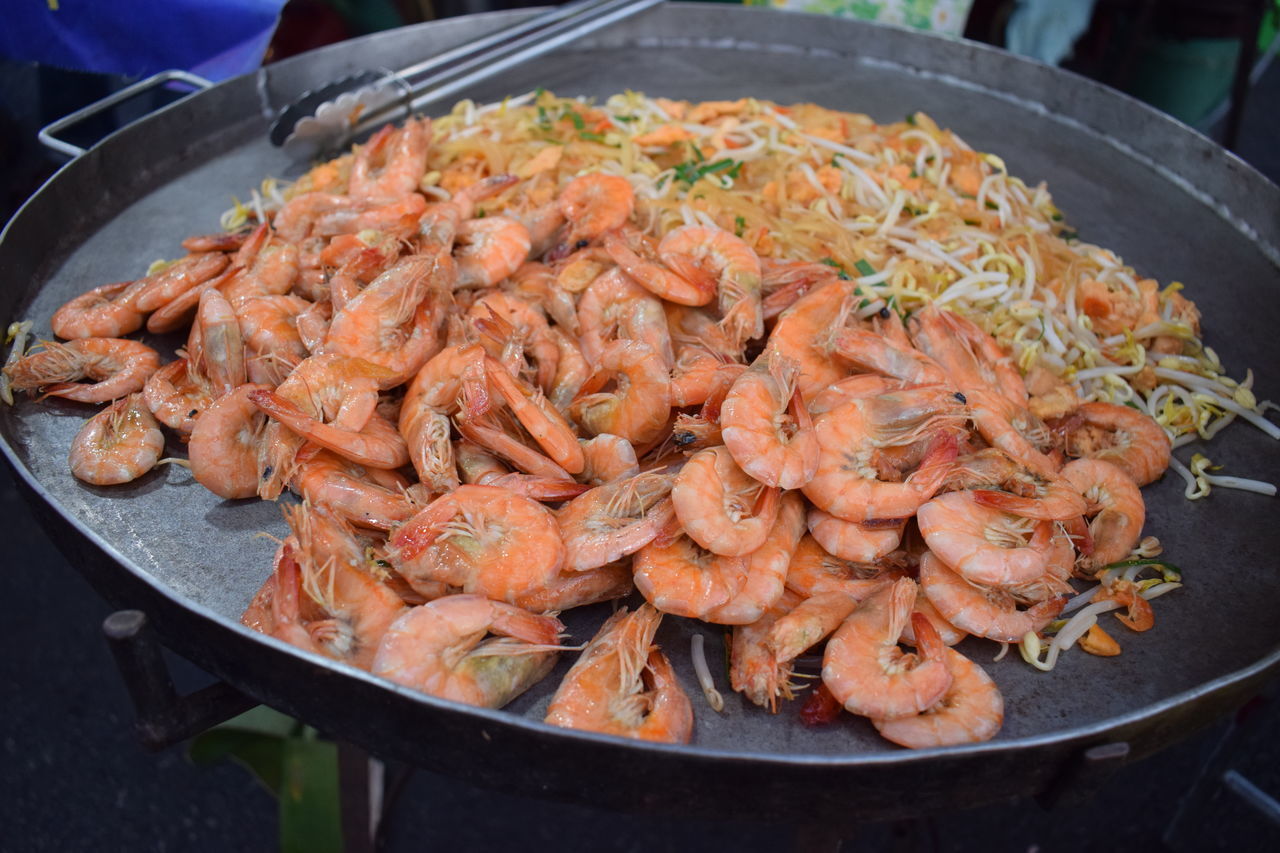 CLOSE-UP OF SEAFOOD IN CONTAINER