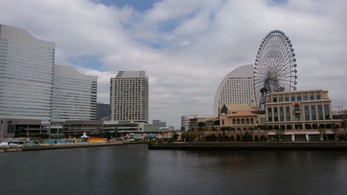  yokohama world porters is a huge indoor mall featuring specialty shops and casual eateries