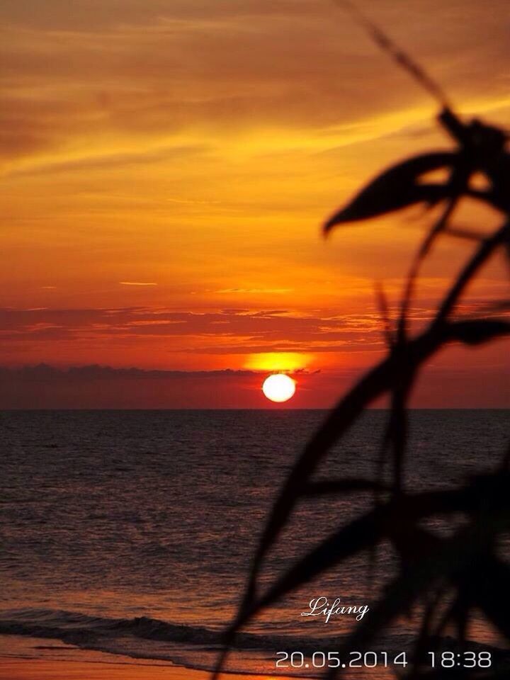 sunset, sun, sea, orange color, horizon over water, beauty in nature, water, scenics, sky, tranquility, tranquil scene, nature, idyllic, sunlight, silhouette, reflection, outdoors, cloud - sky, no people, beach