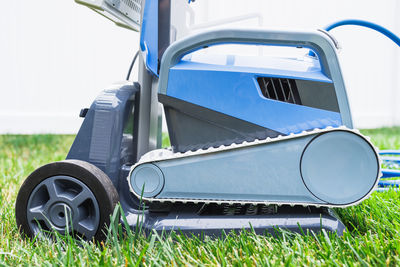 Automatic pool cleaning robot vacuum in caddy