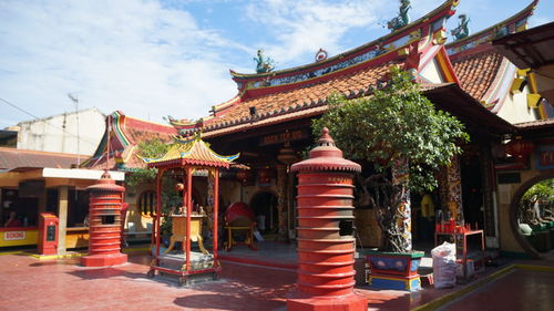 Exterior of temple building against sky