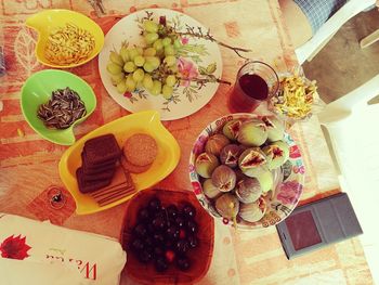 High angle view of grapes in bowl on table