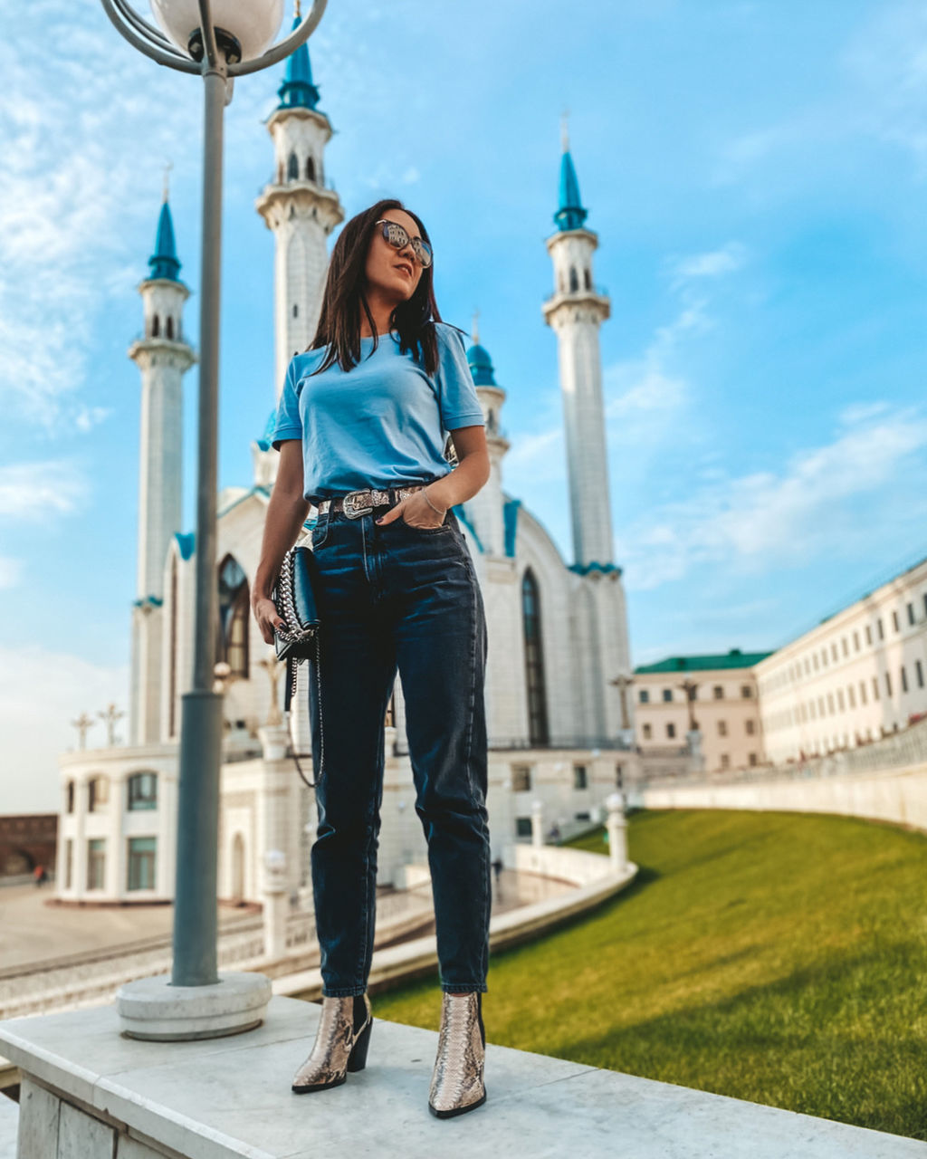 FULL LENGTH PORTRAIT OF MAN STANDING BY BUILDING