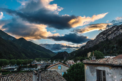 Town by mountains against sky