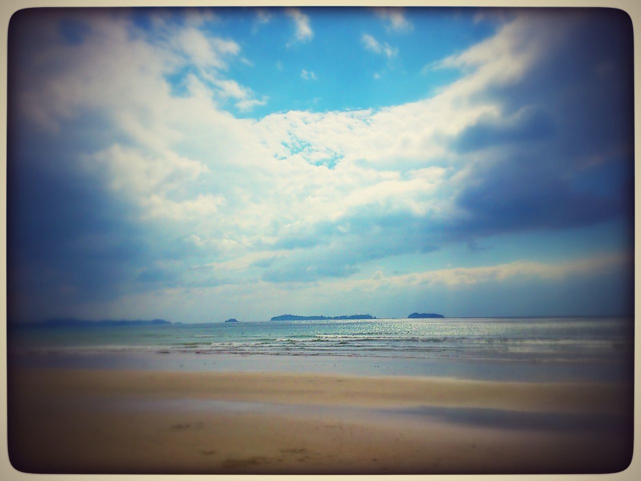 sea, beach, horizon over water, water, sky, shore, tranquil scene, tranquility, scenics, sand, beauty in nature, cloud - sky, nature, transfer print, cloud, idyllic, coastline, cloudy, auto post production filter, wave