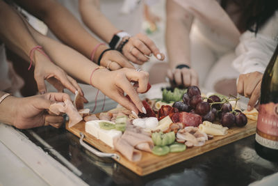 Midsection of woman preparing food at table