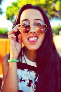 Portrait of smiling young woman wearing hat