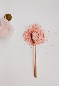 The wooden spoon with pink sea salt