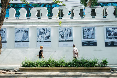 Man and woman sculpture by window of building