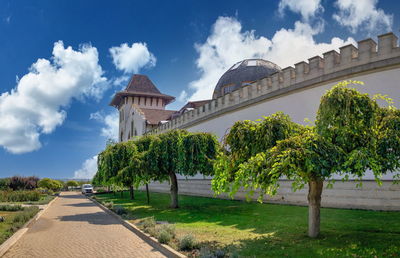 Modern winery chateau purcari in purcari village, moldova, on a sunny autumn day