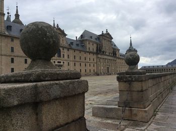 Sculpture of historic building against sky