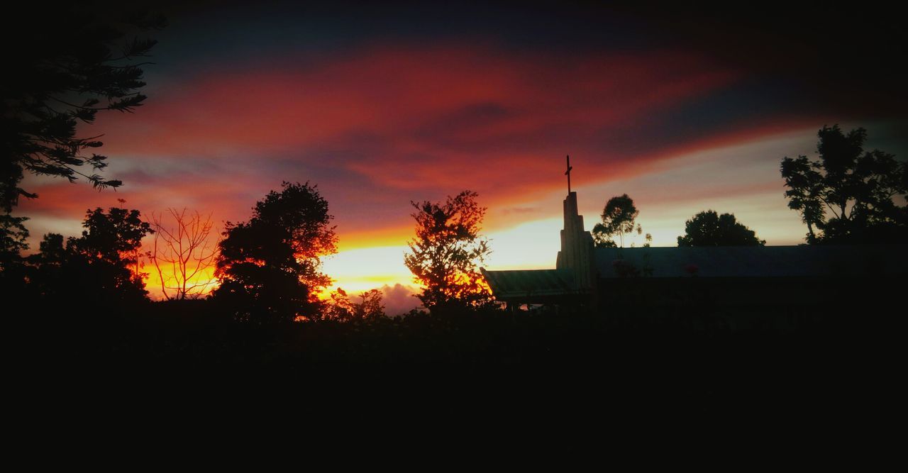 sunset, silhouette, orange color, sky, tree, built structure, architecture, building exterior, cloud - sky, beauty in nature, scenics, dark, house, tranquility, nature, tranquil scene, dramatic sky, sun, idyllic, cloud