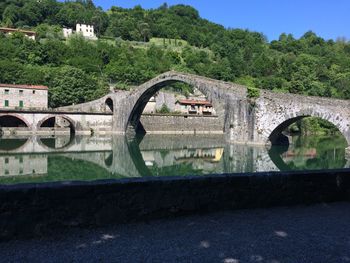 Arch bridge over river in town