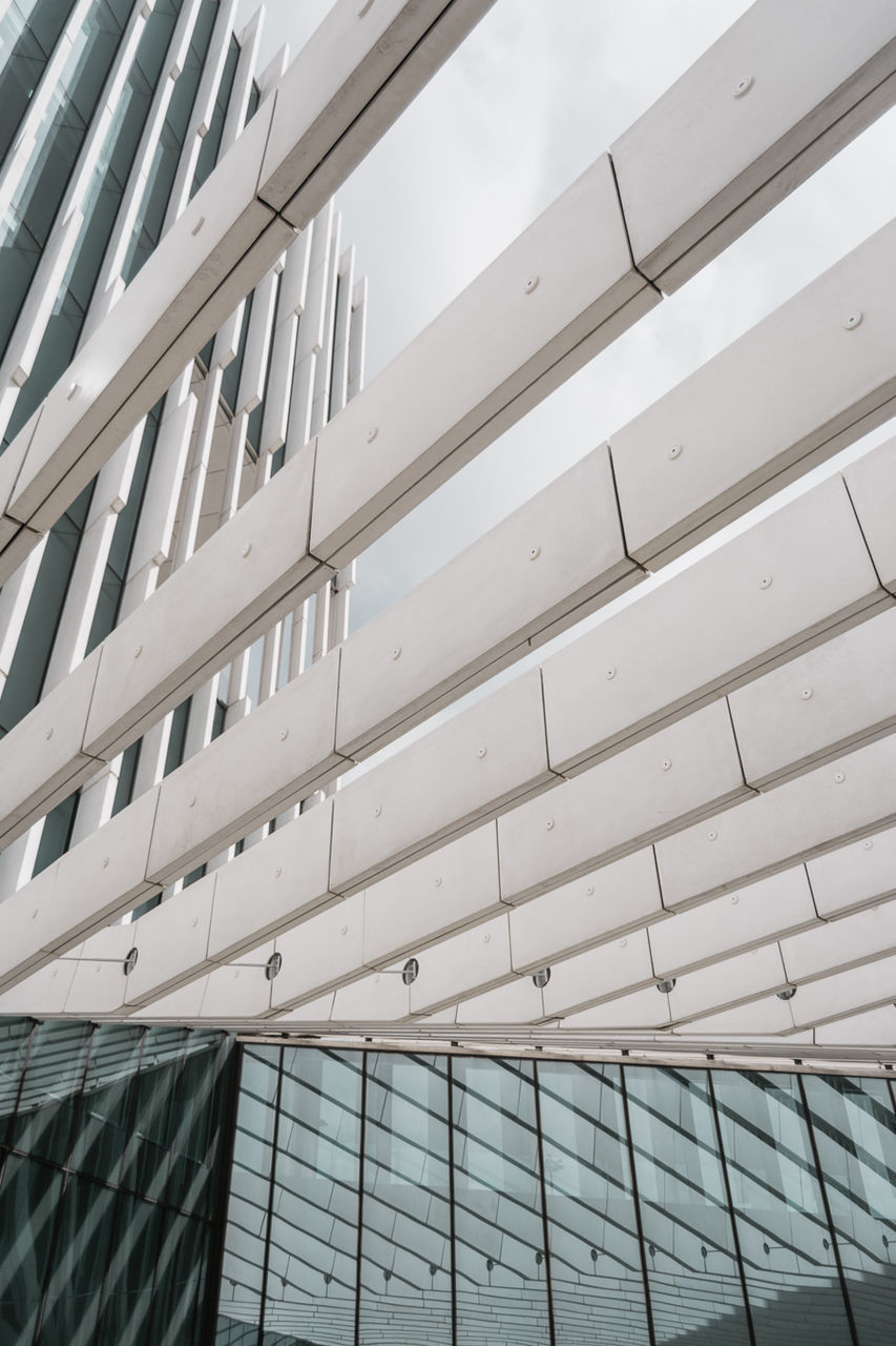 LOW ANGLE VIEW OF MODERN GLASS BUILDING